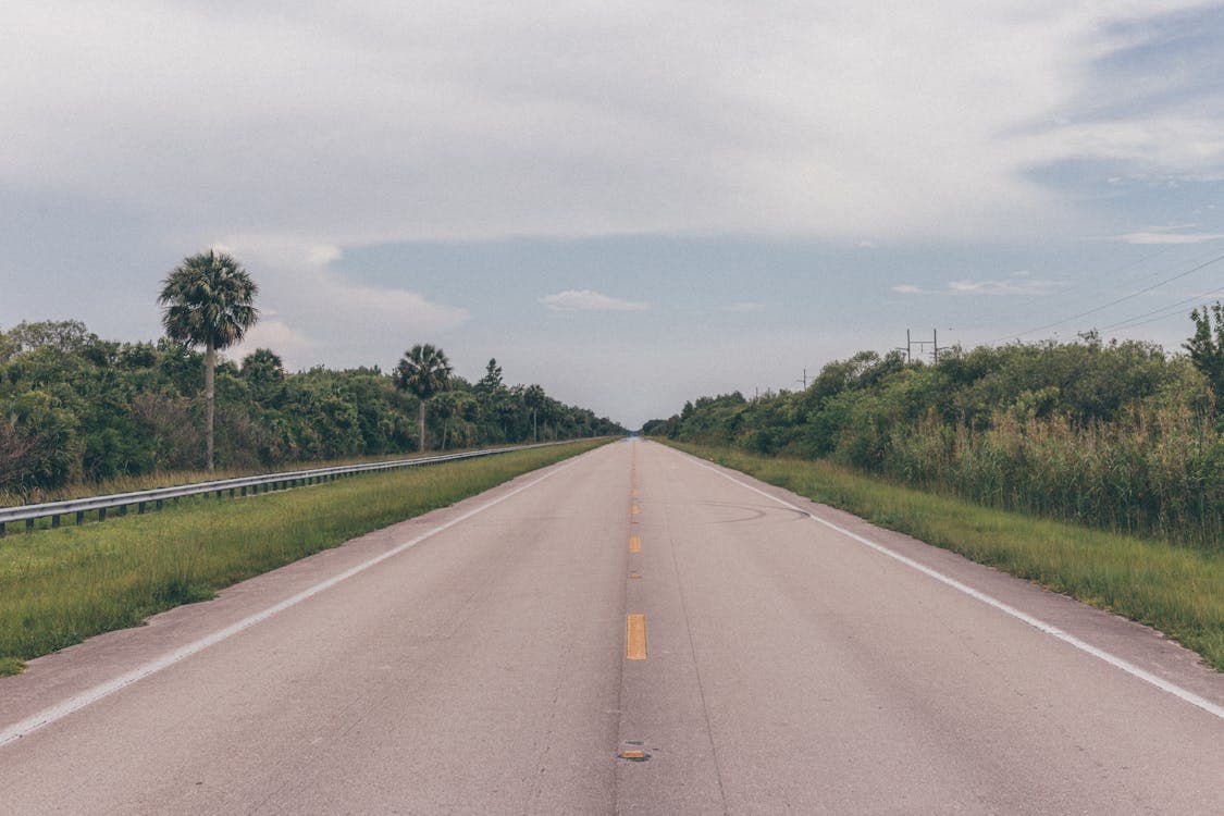 Highway in Florida representing accident laws and legal requirements